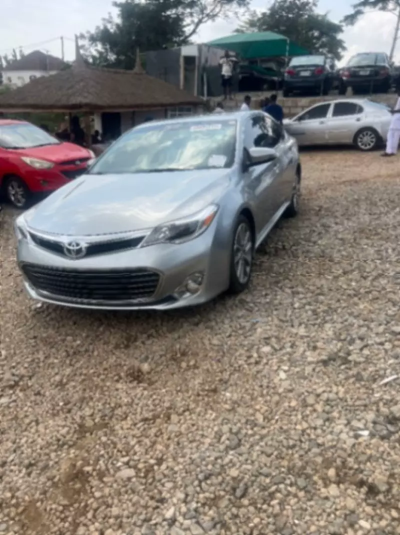 Toyota Avalon   - 2013