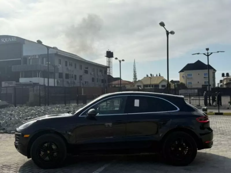 PORSCHE Macan   - 2015