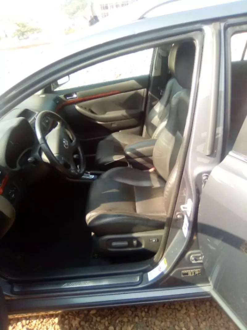 Toyota Avensis   - 2005
