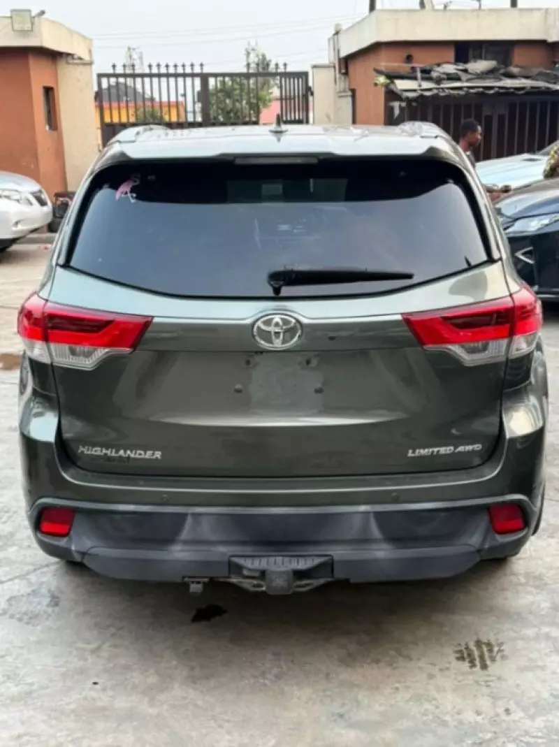 Toyota Highlander   - 2015
