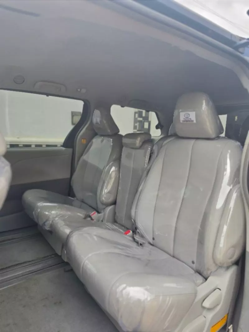 TOYOTA Sienna   - 2013