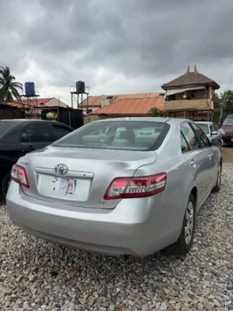 TOYOTA Camry   - 2010