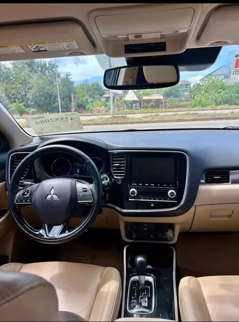Mitsubishi OUTLANDER   - 2020