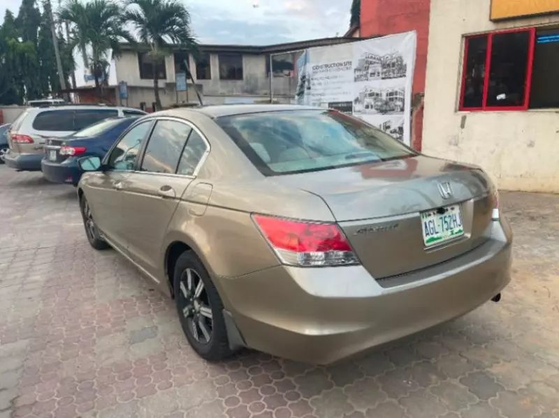 Honda Accord   - 2010