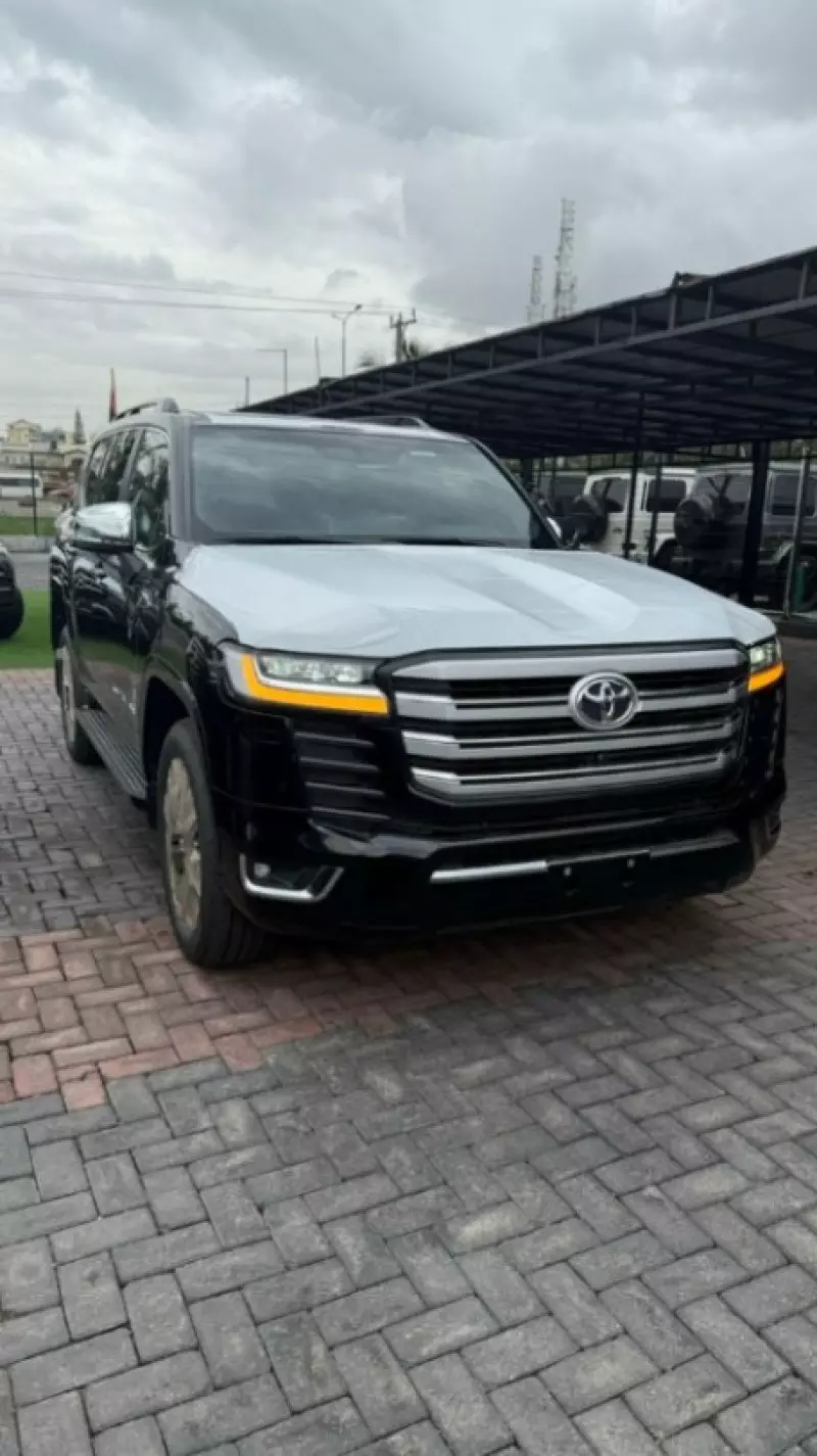 Toyota  Land Cruiser VXR V8   - 2023