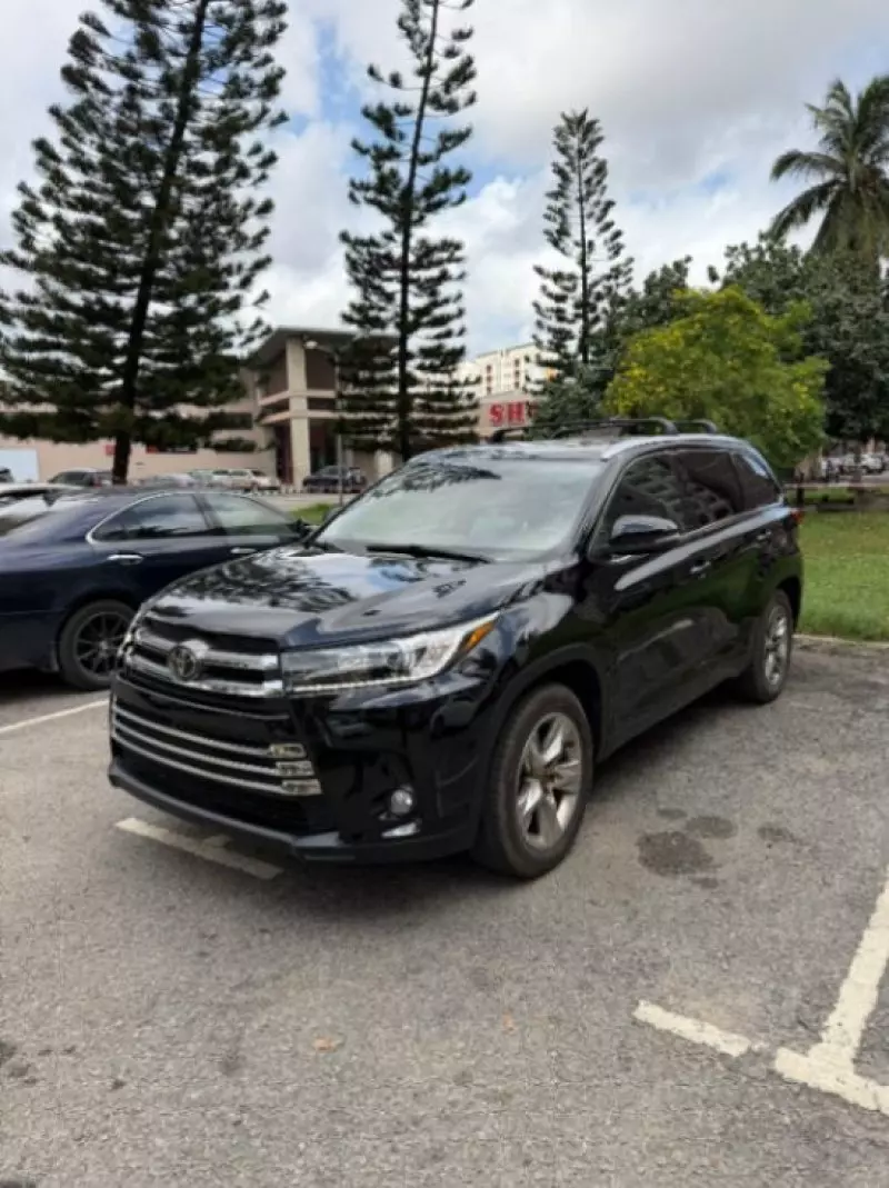 Toyota Highlander   - 2017