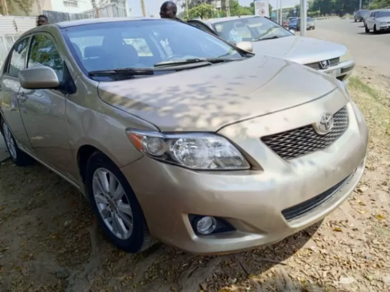 Toyota Corolla   - 2010