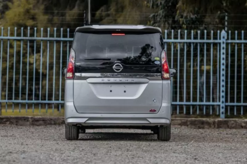 Nissan Serena   - 2018