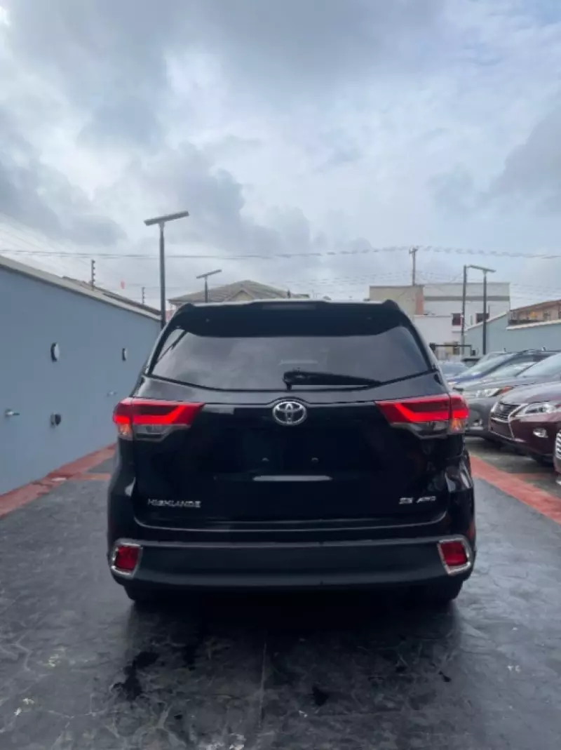 Toyota Highlander   - 2018