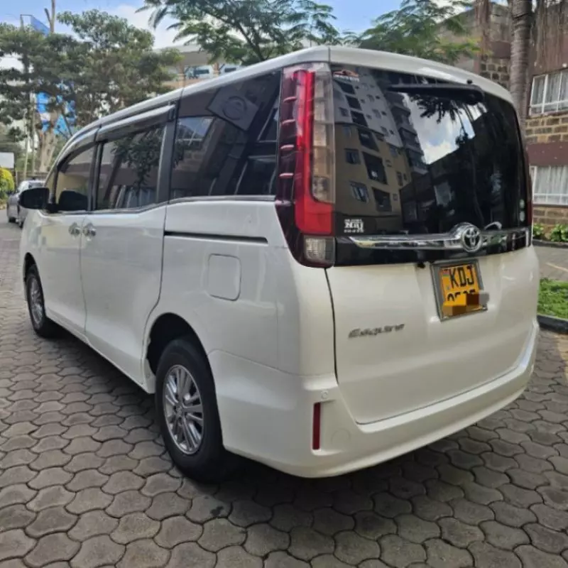 Toyota esquire   - 2015