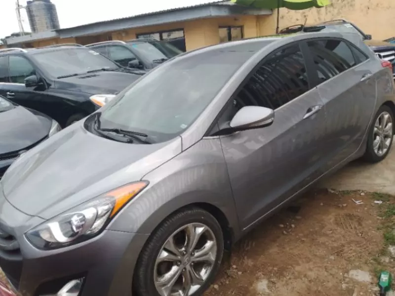 Hyundai Elantra   - 2014