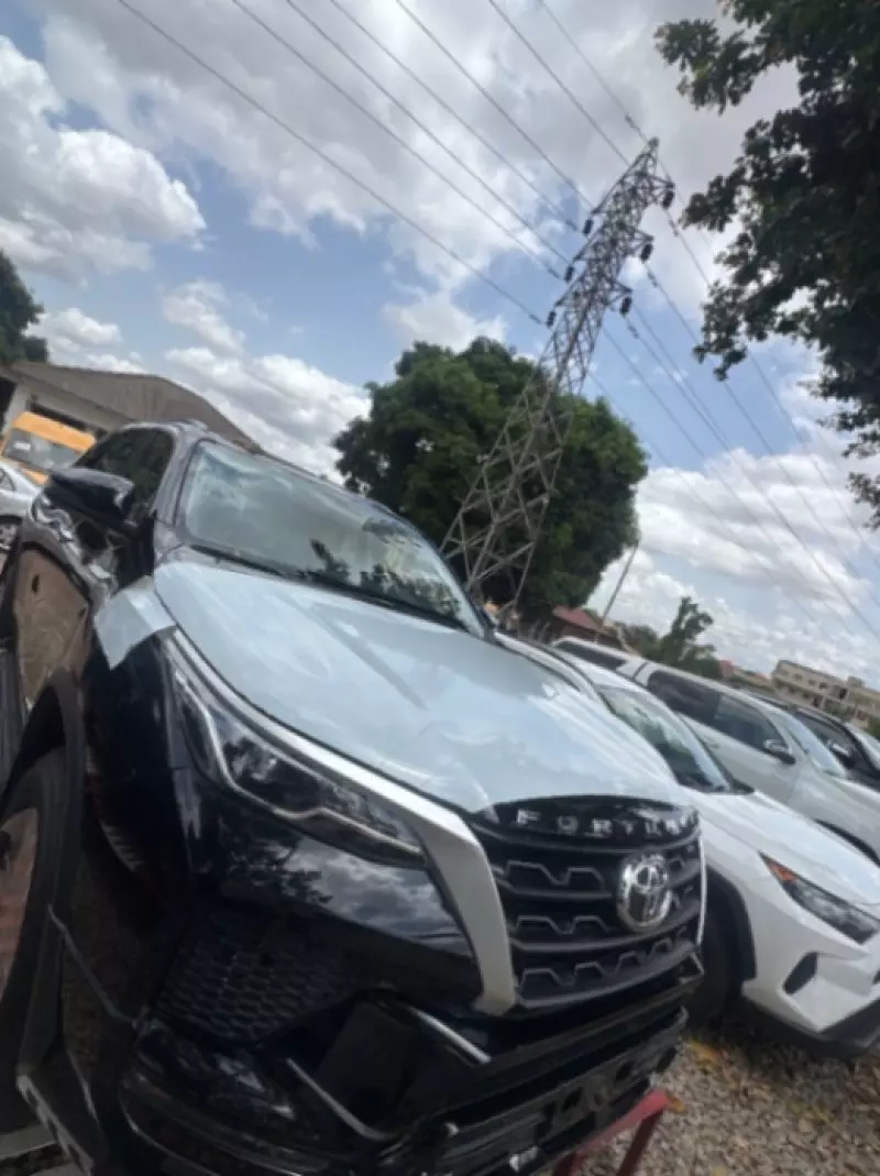 Toyota Fortuner   - 2025