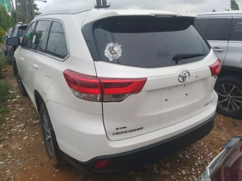 Toyota Highlander   - 2017