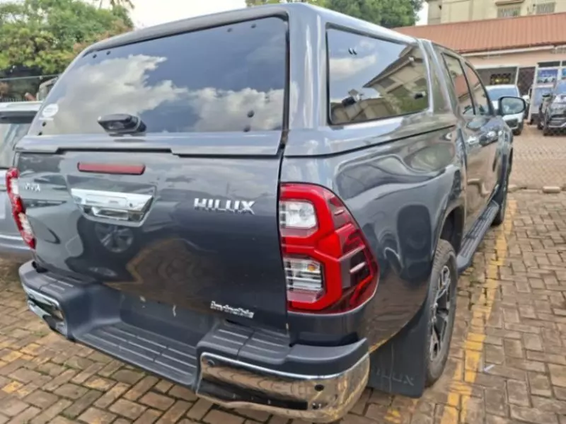 TOYOTA Hilux - 2022