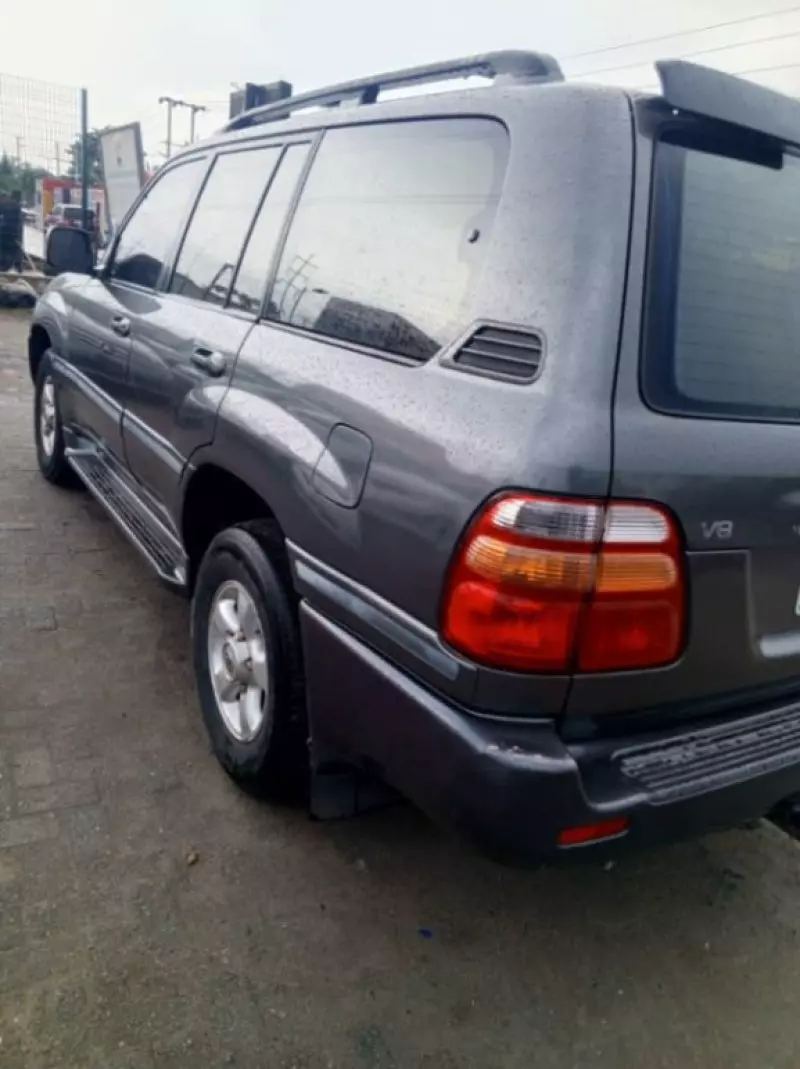 Toyota Land Cruiser   - 2000