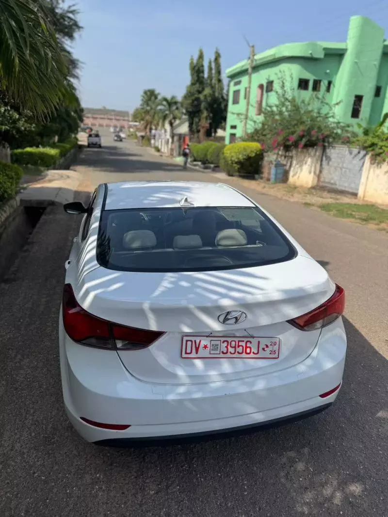 Hyundai Elantra - 2016