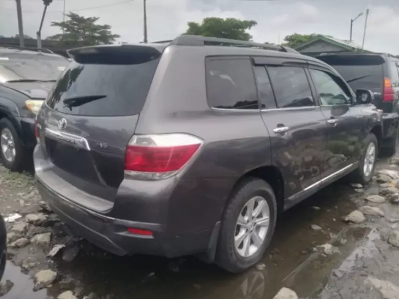 TOYOTA Highlander   - 2011