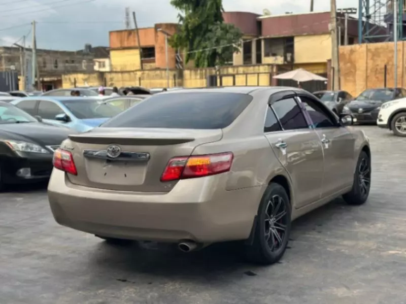 Toyota Camry   - 2009