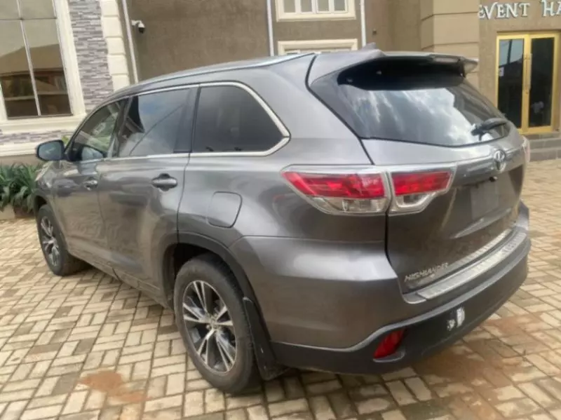 Toyota Highlander   - 2016