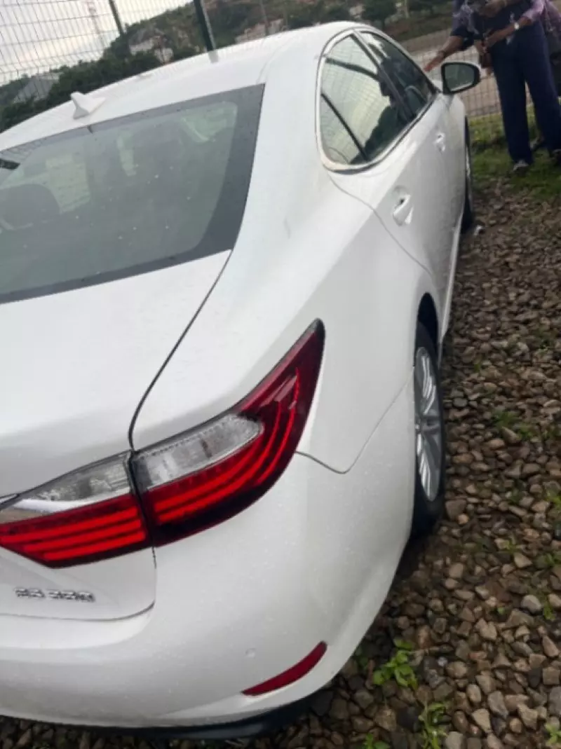 Lexus ES   - 2013
