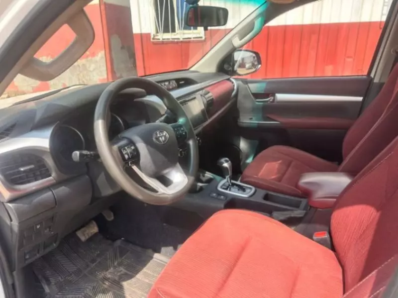 Toyota Hilux   - 2019