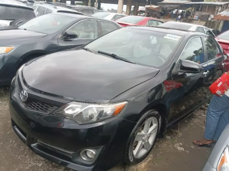 Toyota camry   - 2012
