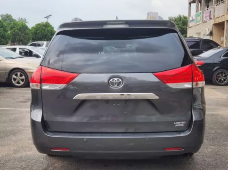 Toyota Sienna   - 2012