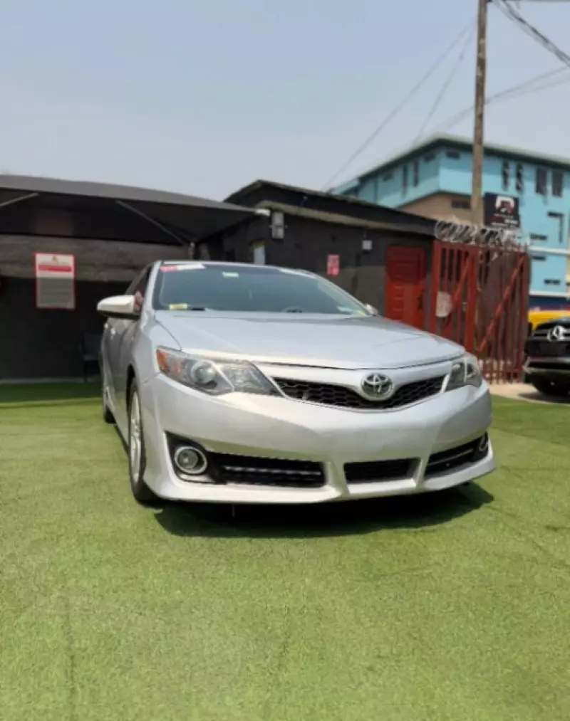 Toyota Camry   - 2012