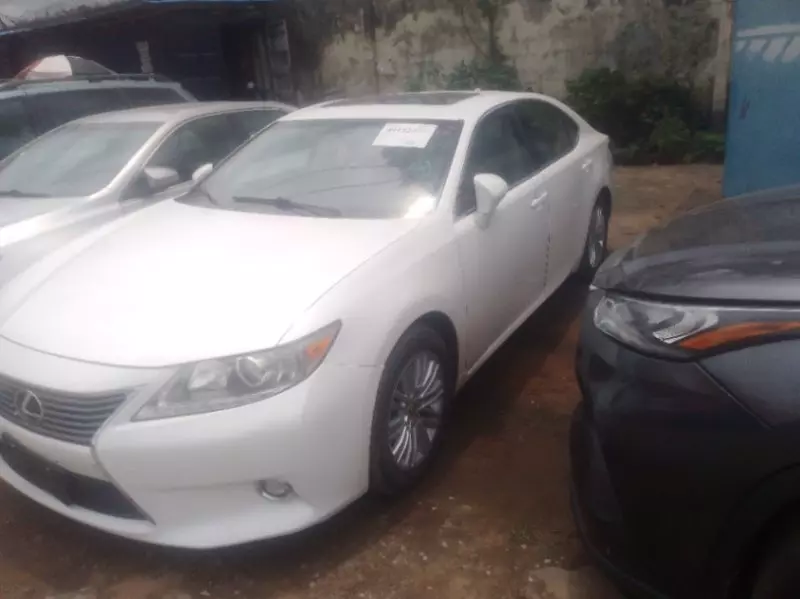 Lexus ES   - 2015