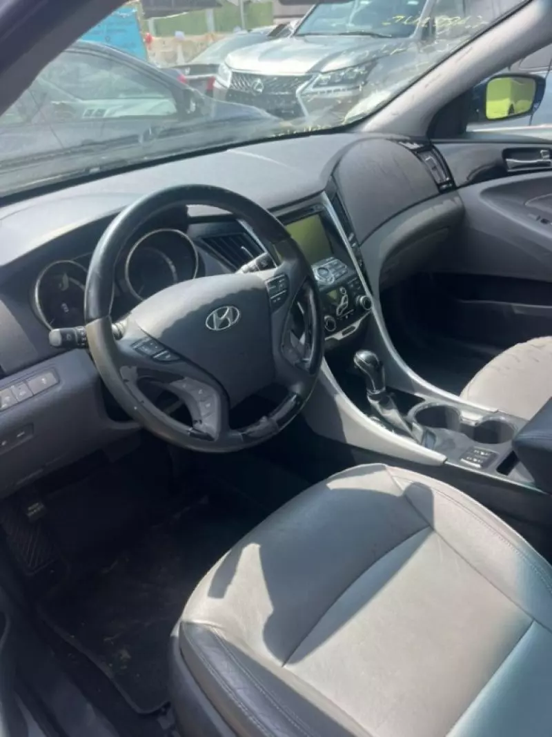 Hyundai Sonata   - 2012