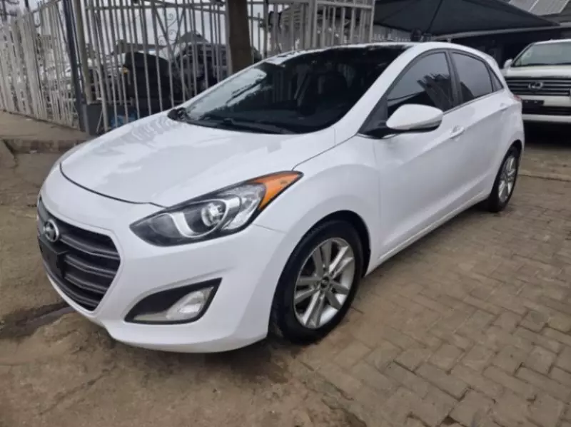 Hyundai Elantra   - 2016