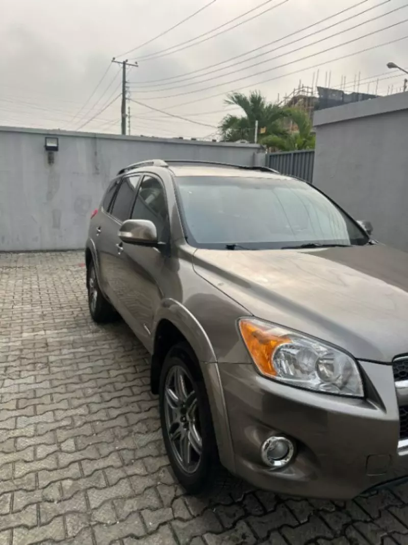Toyota RAV4   - 2011
