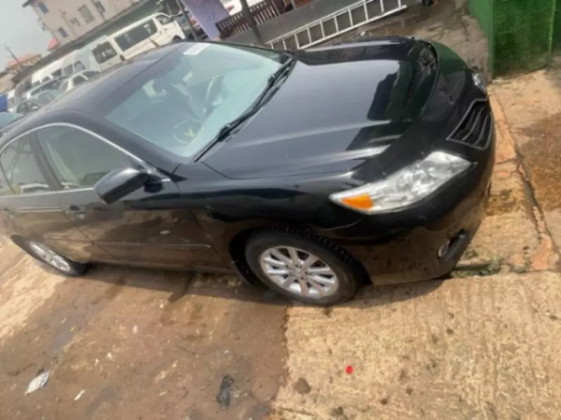 Toyota Camry   - 2011