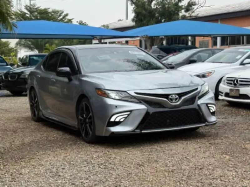 Toyota Camry   - 2018