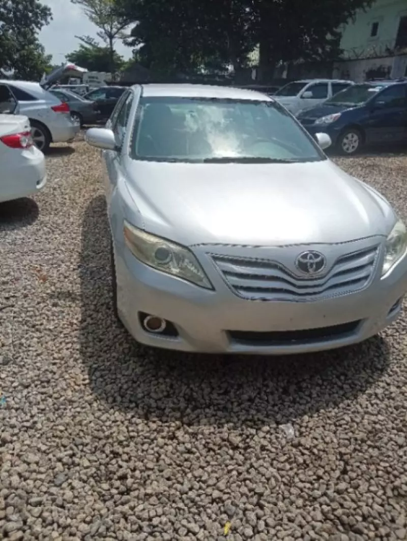 TOYOTA Camry   - 2010