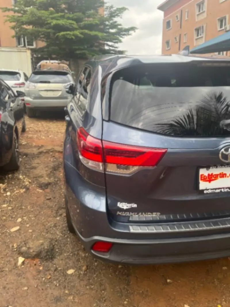 Toyota Highlander   - 2018