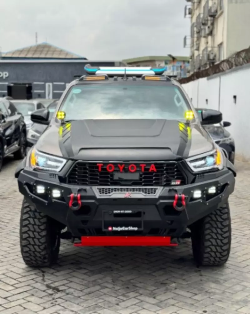 Toyota Hilux   - 2020