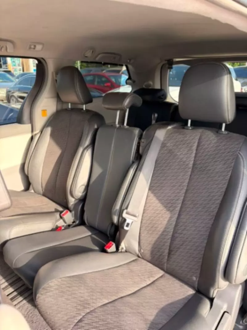 Toyota Sienna   - 2011