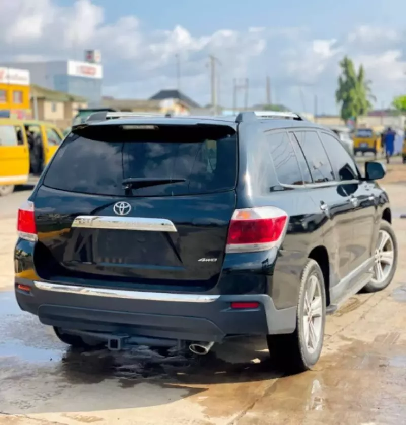 Toyota Highlander   - 2013