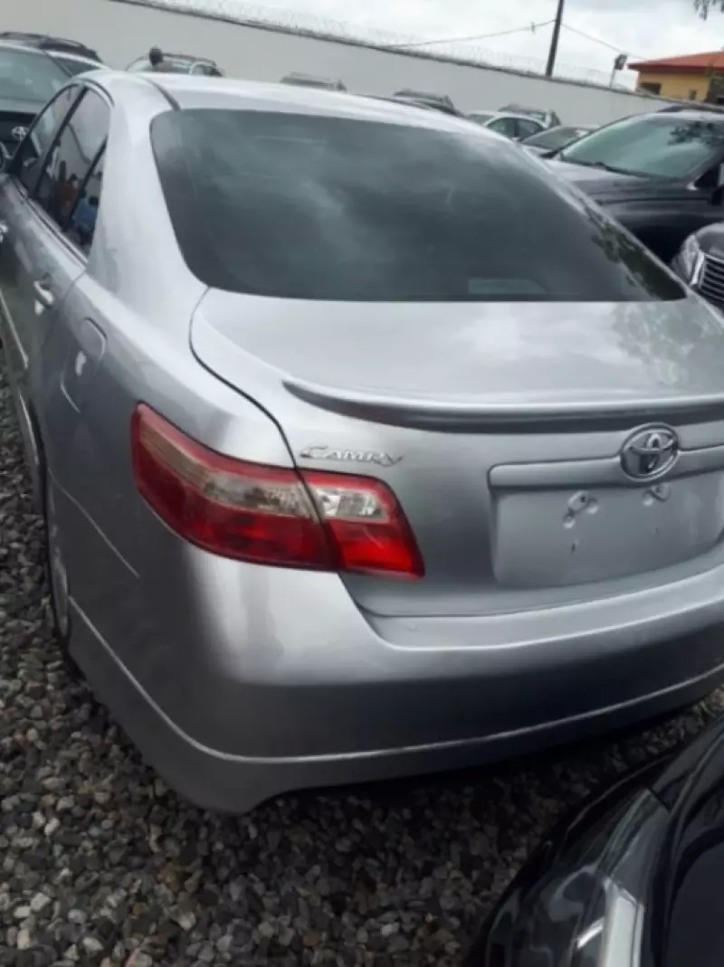 Toyota Camry - 2009