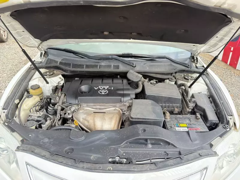 TOYOTA Camry - 2010