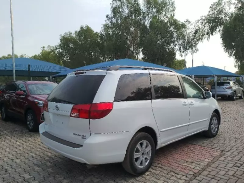 Toyota Sienna   - 2005