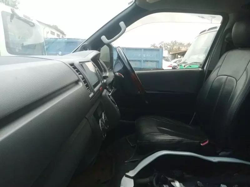 Toyota Hiace   - 2015