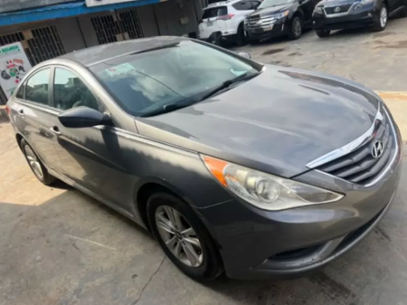 Hyundai Sonata   - 2011
