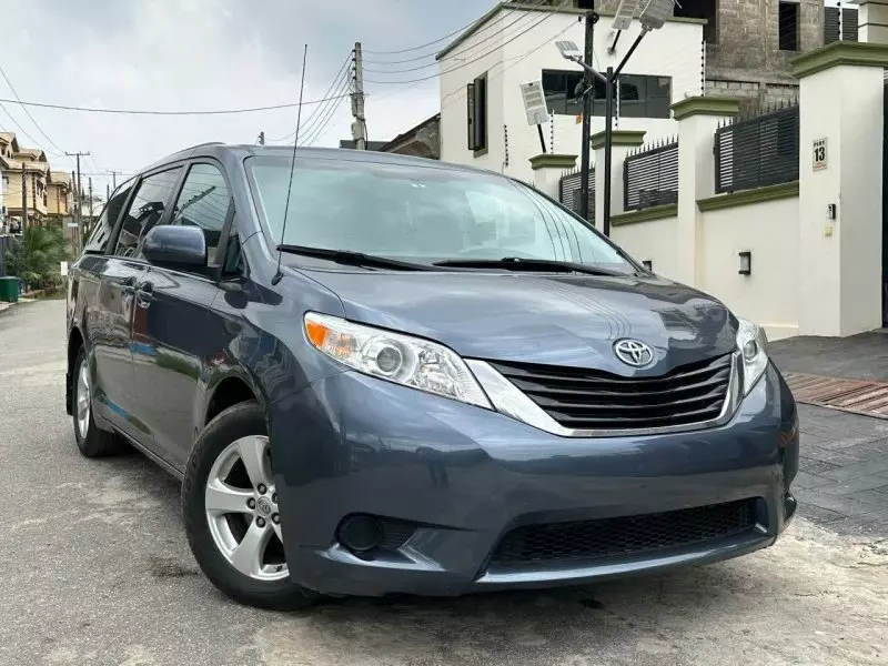 TOYOTA Sienna   - 2014