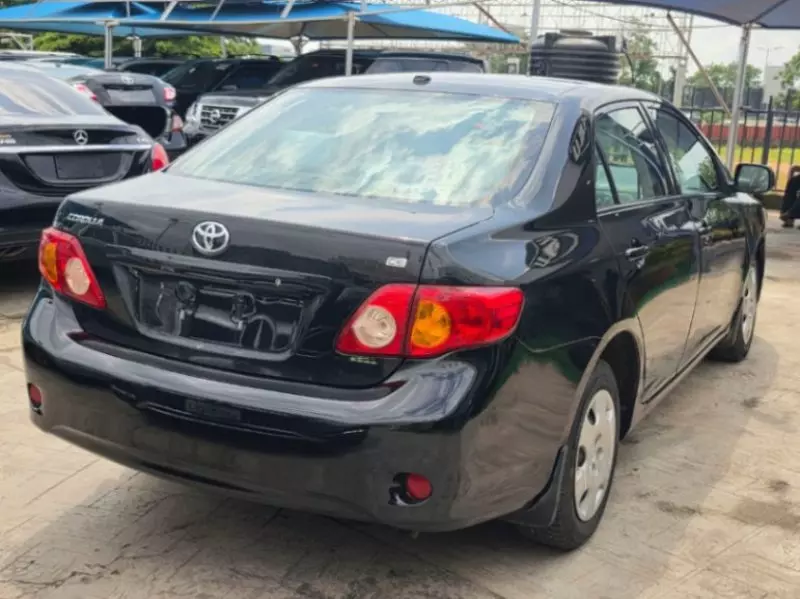 TOYOTA Corolla   - 2010