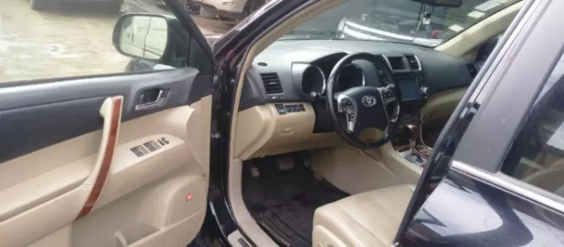 Toyota Highlander   - 2012