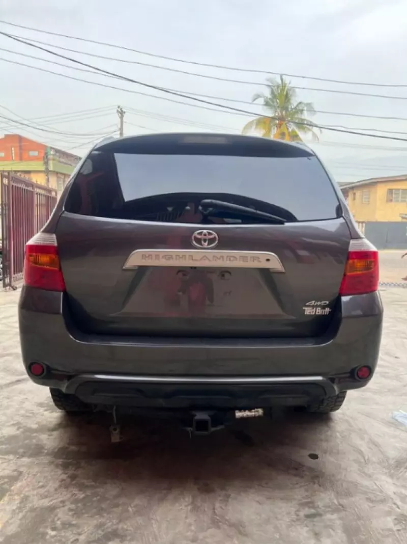 Toyota Highlander   - 2010