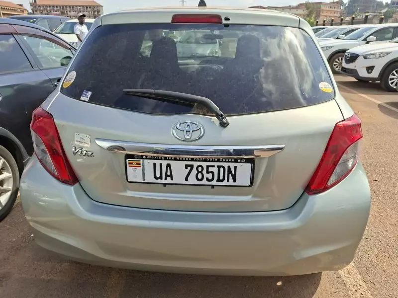 Toyota Vitz   - 2012