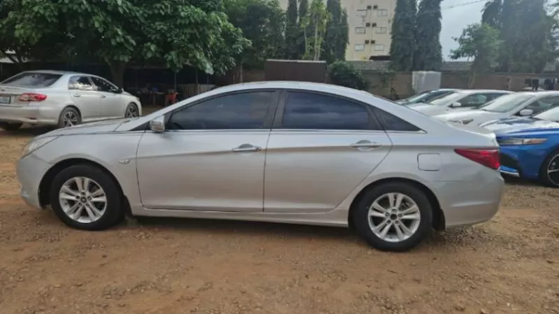 Hyundai Sonata   - 2010